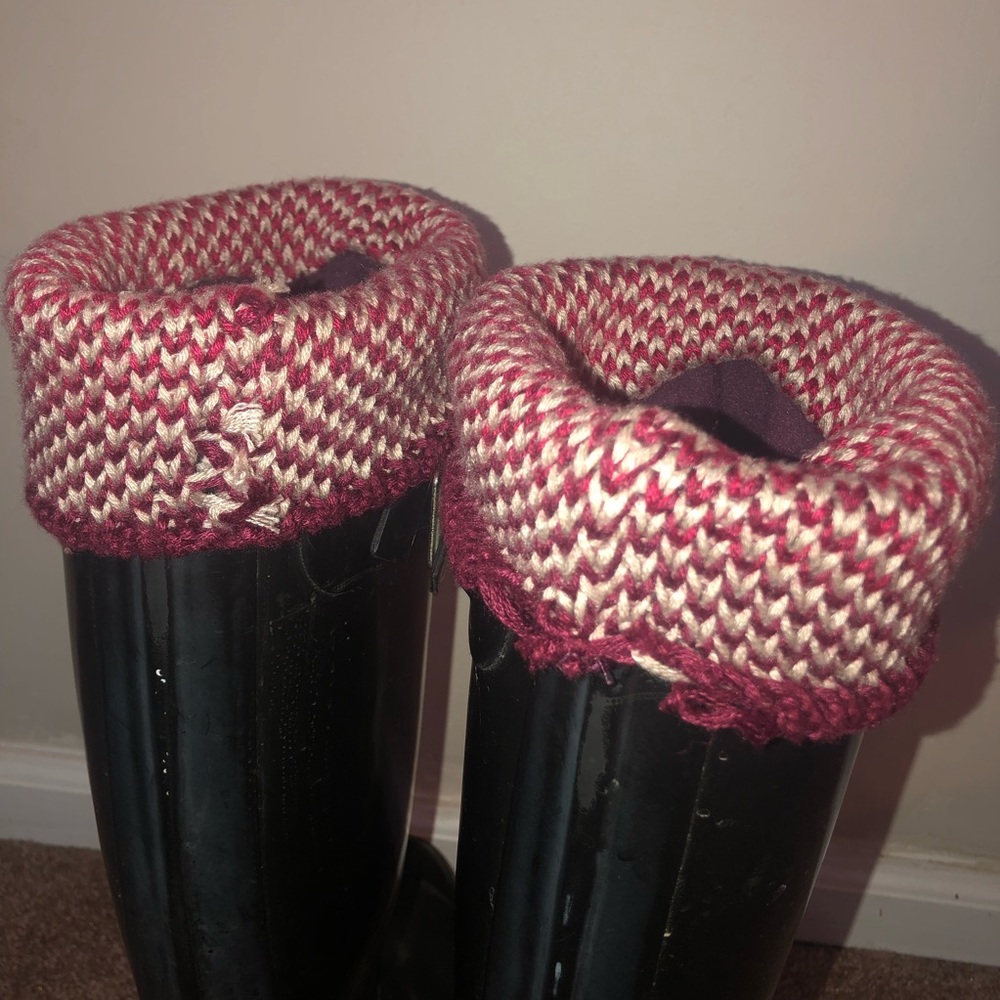 Hunter Boots with Two Pairs of Hunter Boot Socks - Picture 6 of 7